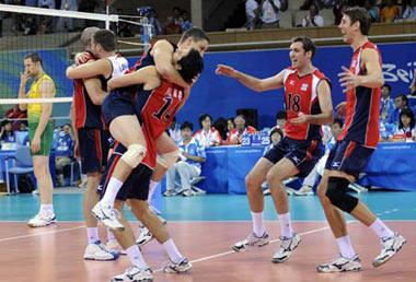 Players of the United States celebrate after men's volleyball gold medal match against Brazil at the Beijing Olympic Games in Beijing, China, Aug. 24, 2008. The United States beat Brazil 3-1 and won the gold.(Xinhua Photo)