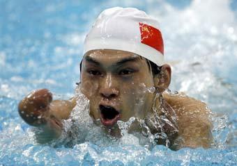 China's Liu Ce swims during the men's 200m individual medley SM6 heat at the 2008 Paralympics at the National Aquatics Centre, also known as the Water Cube, in Beijing September 7, 2008.[Agencies]