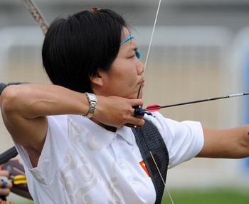 China's Xiao Yanhong breaks the world record in the Women's Individual Recurve - W1/W2 category, scoring 611 points on Tuesday, September 9, 2008. [Photo: Xinhua]