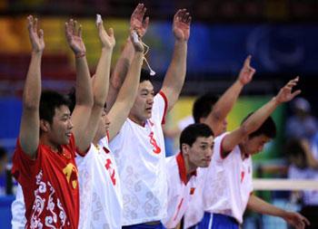 Players of China waves to spectators after the men's sitting volleyball 5-8 classification match between China and Japan of the Beijing 2008 Paralympic Games in Beijing, China, Sept. 9, 2008. China won the match 3-0.(Xinhua/Yang Zongyou)