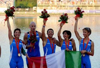 Gold medal-winners of Italy wave to spectators in the awarding ceremony for the mixed coxed four LTA final of the Beijing 2008 Paralympic Games rowing event on Sept. 11, 2008.(Xinhua Photo)