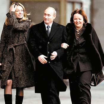 Maria Putin (L), Russian president Vladimir Putin's daughter, is seen in this photo with his parents. This photo appeared on the Russian internet, which was originally taken by the owner of an online diary known as Idiot. (Photo Source: jfdaily.com)