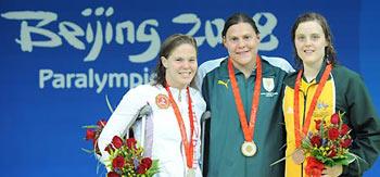 South Africa's gold medalist Natalie Du Toit(C) poses for photos with Canada's silver medalist Stephine Dixon(L) and Australia's bronze winner Elli Cole in the awarding ceremony for women's 400m individual freestyle S9 during the Beijing 2008 Paralympic Games at the National Aquatics Center in Beijing, China, Sept. 12, 2008.(Xinhua/Yang Shiyao) 