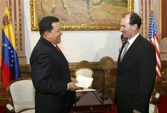 Venezuela's President Hugo Chavez (L) greets new U.S. ambassador to Venezuela, Patrick Duddy, at the Miraflores Palace in Caracas in this October 29, 2007 file photo. Chavez on September 11, 2008 gave the U.S. ambassador 72 hours to leave the oil-rich South American country, saying the measure was a show of support for Bolivia.(Miraflores Palace/Handout/Files/Reuters)