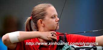 Lindsey Carmichael of the United States competes in women's individual recurve standing bronze medal match of the Beijing 2008 Paralympic Games archery event in Beijing, China, Sept. 13, 2008. Carmichael defeated Malgorzata Olejnik of Poland in the match and won the bronze. [Xinhua]
