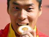 China´s Zhang Lixin wins men´s 200m T54 gold