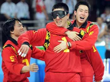 China's players celebrate their victory after winning the men's goalball final at the Beijing 2008 Paralympic Games in Beijing, China, Sept. 14, 2008.(Xinhua Photo)