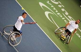 Michael Jeremiasz and Stephane Houdet of France compete. They beat Stefan Olsson and Peter Wikstrom of Switzerland 2-0 to win the gold medal of the Men's Doubles Open of the Wheelchair Tennis event during the Beijing 2008 Paralympic Games on September 15, 2008. [Xinhua]