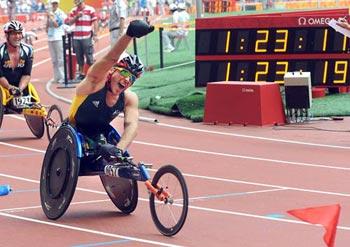 Kurt Fearnley celebrates.
