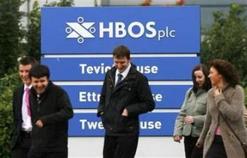 Pedestrians walk past an HBOS sign outside the company buildings, in Edinburgh, Scotland on September 18, 2008.(David Moir/Reuters)
