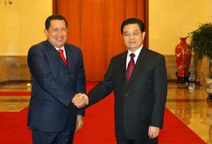 Chinese President Hu Jintao(R) meets with visiting Venezuelan President Hugo Chavez at the Great Hall of the People in Beijing, capital of China, on Sept. 24, 2008.(Xinhua/Liu Weibing)