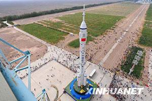 The Shenzhou-7 manned spaceship, the Long-March II-F rocket and the escape tower are vertically transferred to the launch pad at the Jiuquan Satellite Launch Center in northwest China's Gansu Province Sept. 20, 2008. The transfer finished at 3:15 p.m.on Saturday, marking the final stage of the launching preparation.(Xinhua Photo)