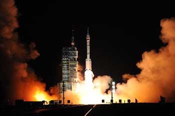 The Long-March II-F carrier rocket carrying the Shenzhou-7 spaceship blasts off from the launch pad at the Jiuquan Satellite Launch Center in northwest China's Gansu Province, on 21:10 p.m., Sept. 25, 2008. (Xinhua/Li Gang)