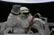 Flash: Chinese taikonaut greets world, chinese people from space