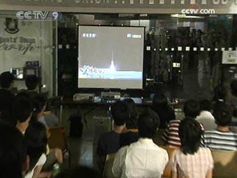People in HK were watching Shenzhou 7 launch on Thursday.