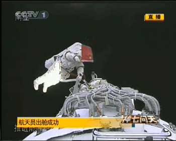 The video grab taken on Sept. 27, 2008 in Beijing, China, shows Chinese taikonaut Zhai Zhigang is outside the orbital module. (Xinhua Photo)