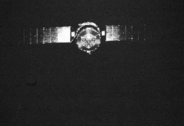 Shenzhou-7 spacecraft's photo taken by small monitoring satellite