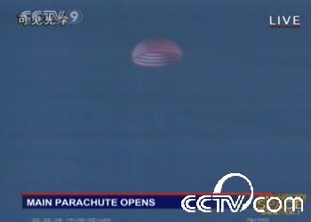 Main parachute open.(CCTV.com)
