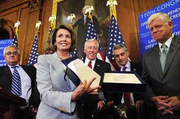 U.S.House of Representatives Speaker Nancy Pelosi (front L) presents the financial rescue package bill she just signed in Washington, Oct. 3, 2008.(Xinhua Photo)