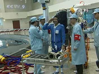 The three Shenzhou 7 astronauts are recovering well at medical facilities in Beijing's Space City.