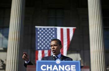 US Democratic presidential nominee Senator Barack Obama (D-IL) speaks at a campaign rally at the Ross County Courthouse in Chillicothe, Ohio, October 10, 2008.(Xinhua/Reuters Photo)
