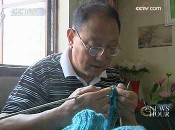 69-year old Lin Jinbao plans to send everything he knits to people in the quake-stricken areas.