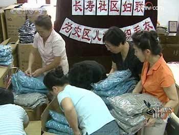  People around the country have been donating money and clothes to help quake victims stay warm during the coming months.