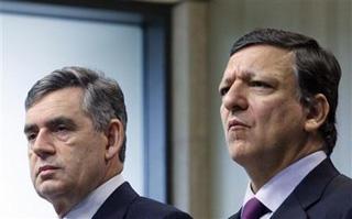 Britain's Prime Minister Gordon Brown and European Commission President Jose Manuel Barroso give a news conference after their meeting at the European Commission headquarters in Brussels October 15, 2008.(Sebastien Pirlet/Reuters)