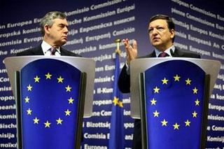 European Union Commission President Jose Manuel Barroso, right, gestures as he addresses the media together with Britain's Prime Minister Gordon Brown after a meeting at the EU Commission headquarters in Brussels, Wednesday, Oct 15, 2008.(AP Photo/Geert Vanden Wijngaert)