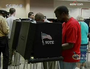 Election day in the US is still more than two weeks away, but some voters are already casting their ballots.(CCTV.com)