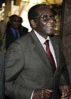 Zimbabwe's President Robert Mugabe arrives for talks at the Rainbow Towers hotel in Harare October 15, 2008.REUTERS/Philimon Bulawayo