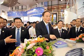Chinese Vice Premier Wang Qishan (C) visits a exhibit hall of the forthcoming Fifth China-ASEAN Expo in Nanning, capital of south China's Guangxi Zhuang Autonomous Region, on Oct. 21, 2008.(Xinhua Photo)