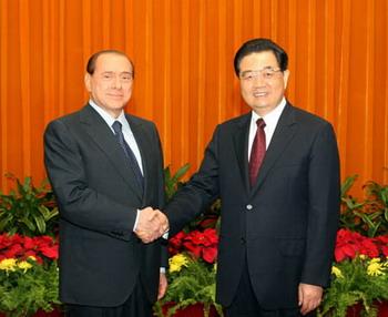 Chinese President Hu Jintao (R) shakes hands on Thursday afternoon with Italian Premier Silvio Berlusconi who is in Beijing to attend the seventh Asia-Europe Meeting (ASEM) summit to be held on Oct. 24 to 25.(Xinhua Photo)