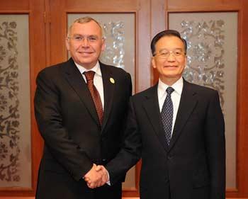Chinese Premier Wen Jiabao (R) meets with Austrian Federal Chancellor Alfred Gusenbauer who is in Beijing to attend the seventh summit of the Asia-Europe Meeting (ASEM) on Oct. 24, 2008.(Xinhua Photo)