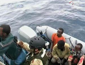 Nine Somali pirates have been captured by the French navy in the Indian Ocean and sent back to Somalia.(CCTV.com)