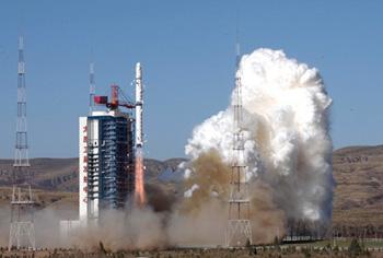 A Long March-4B rocket carrying satellites coded as the 03 Group of the Shijian-6 serial research satellites blasts off from the launch pad at the Taiyuan Satellite Launch Center, north China's Shanxi Province, on Oct. 25, 2008.(Xinhua/Wang Yongji)