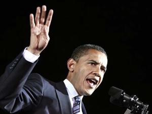 U.S. Democratic presidential nominee Senator Barack Obama (D-IL) gestures that there are four days left until the U.S. presidential election at a rally in Gary, Indiana, Oct. 31, 2008.(Xinhua/Reuters Photo)