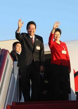 A delegation led by Chen Yunlin, president of the Chinese mainland's Association for Relations Across the Taiwan Straits (ARATS), left Beijing for Taipei at around 7:30 a.m. Monday, starting his five-day visit to Taiwan.(Xinhua Photo)
