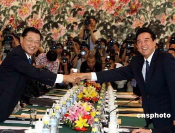 On June 12th this year, The Chairman of ARATS, Chen Yunlin, and the Chairman of SEF, Chiang Pin-kung were holding talks between the two organizations for the first time in nearly 10 years.