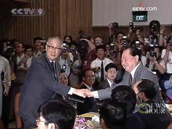 In April 1993, the first "Wang-Koo" meeting was held in Singapore, a historic step forward in cross-strait ties.