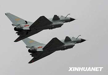 The dazzling debut of Chinese-made fighter jets started the second day's aerial display at the Zhuhai air show.