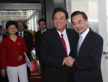 President of the mainland's Association for Relations Across the Taiwan Straits (ARATS) Chen Yunlin returned to Beijing, China, on Nov. 7, 2008, after completed a five-day historic visit to Taiwan. Wang Yi, director of both the Taiwan Work Office of the Communist Party of China Central Committee and the Taiwan Affairs Office of the State Council received him at the Beijing Capital International Airport at 13:50 local time.(Xinhua Photo)