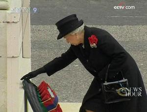 Britain's Queen Elizabeth attends the annual Remembrance Sunday ceremony. (CCTV.com)