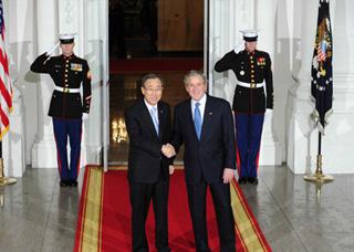 U.S. President George W. Bush (R, front) greets UN Secretary General Ban Ki-Moon (L, front) upon his arrival at the North Portico of the White House before a dinner for the participants in the Summit on Financial Markets and the World Economy in Washington, Nov. 14, 2008.(Xinhua Photo)