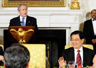 Chinese President Hu Jintao (R) smiles as U.S. President George W. Bush (L) speaks at a reception dinner hosted by Bush for the leaders attending the Summit on Financial Markets and the World Economy in Washington, U.S., Nov. 14, 2008.(Xinhua Photo)