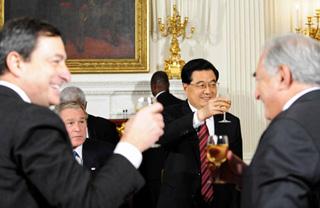 Chinese President Hu Jintao (2nd R) toasts during a reception dinner hosted by Bush for the leaders attending the Summit on Financial Markets and the World Economy in Washington, U.S., Nov. 14, 2008.(Xinhua Photo)