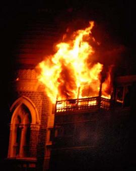 A fire breaks out of the dome of the Taj hotel in Mumbai, India, Nov. 27, 2008. All hostages at Taj Hotel have been rescued, but there could still be some people trapped at Trident Hotel and Nariman House where operations were on to flush out militants, Maharashtra police chief A N Roy said Thursday.(Xinhua Photo)