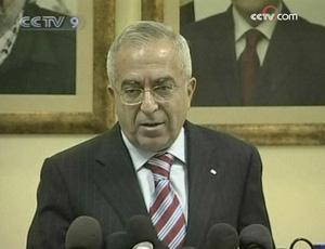 Palestinian Prime Minister Salam Fayyad says he won't be able to pay the December salaries of 77-thousand government employees in Gaza because of a severe cash drought in the banks.(CCTV.com)