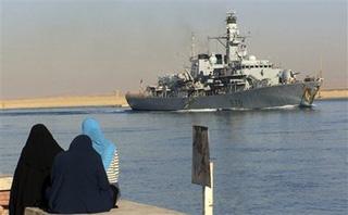 The British frigate HMS Portland heads through the Suez canal, in Ismailia, Egypt Wednesday, Dec. 3, 2008.(AP Photo