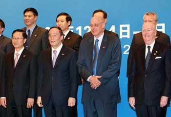 Chinese Vice Premier Wang Qishan (2nd L Front) and U.S. Treasury Secretary Henry Paulson (2nd R Front), both as special representatives of the presidents of the two countries, pose for photos before the opening ceremony of the Fifth China-US Strategic Economic Dialogue in Beijing, capital of China, Dec. 4, 2008.(Xinhua Photo)